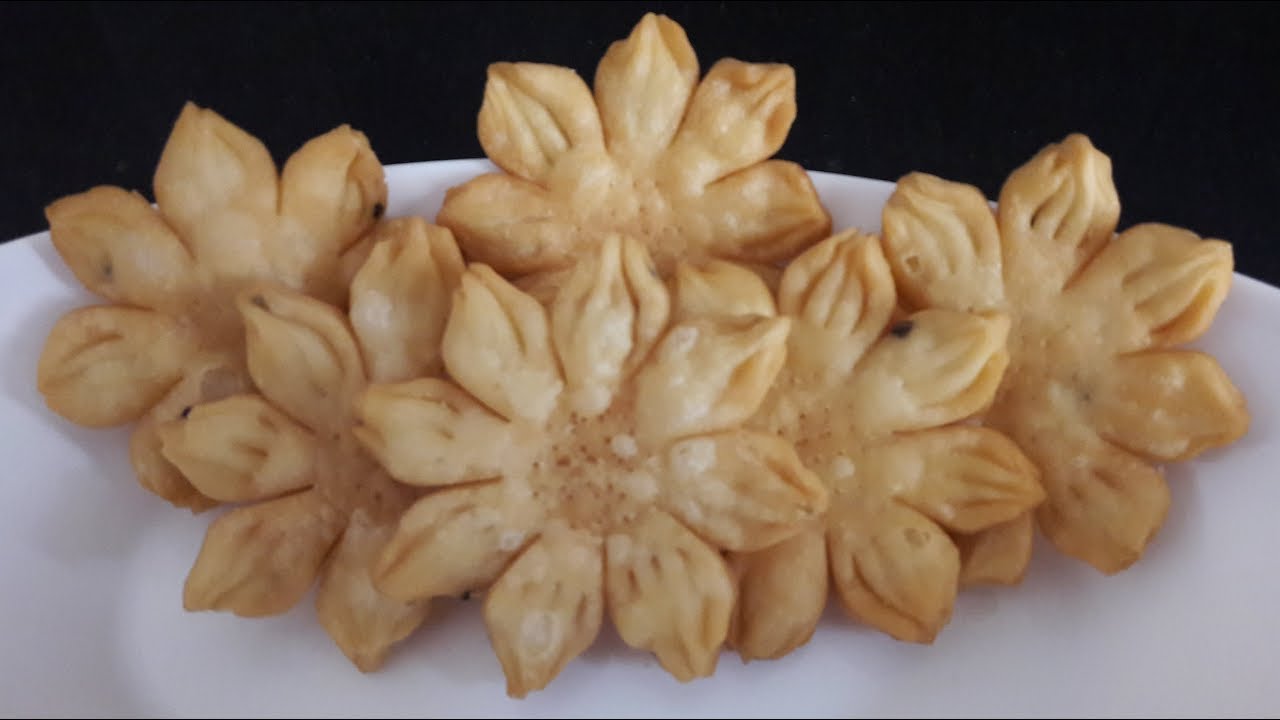 Khasta Mathri Recipe - फूल जैसी खस्‍ता मठरी आसानी से बनाइये घर पर