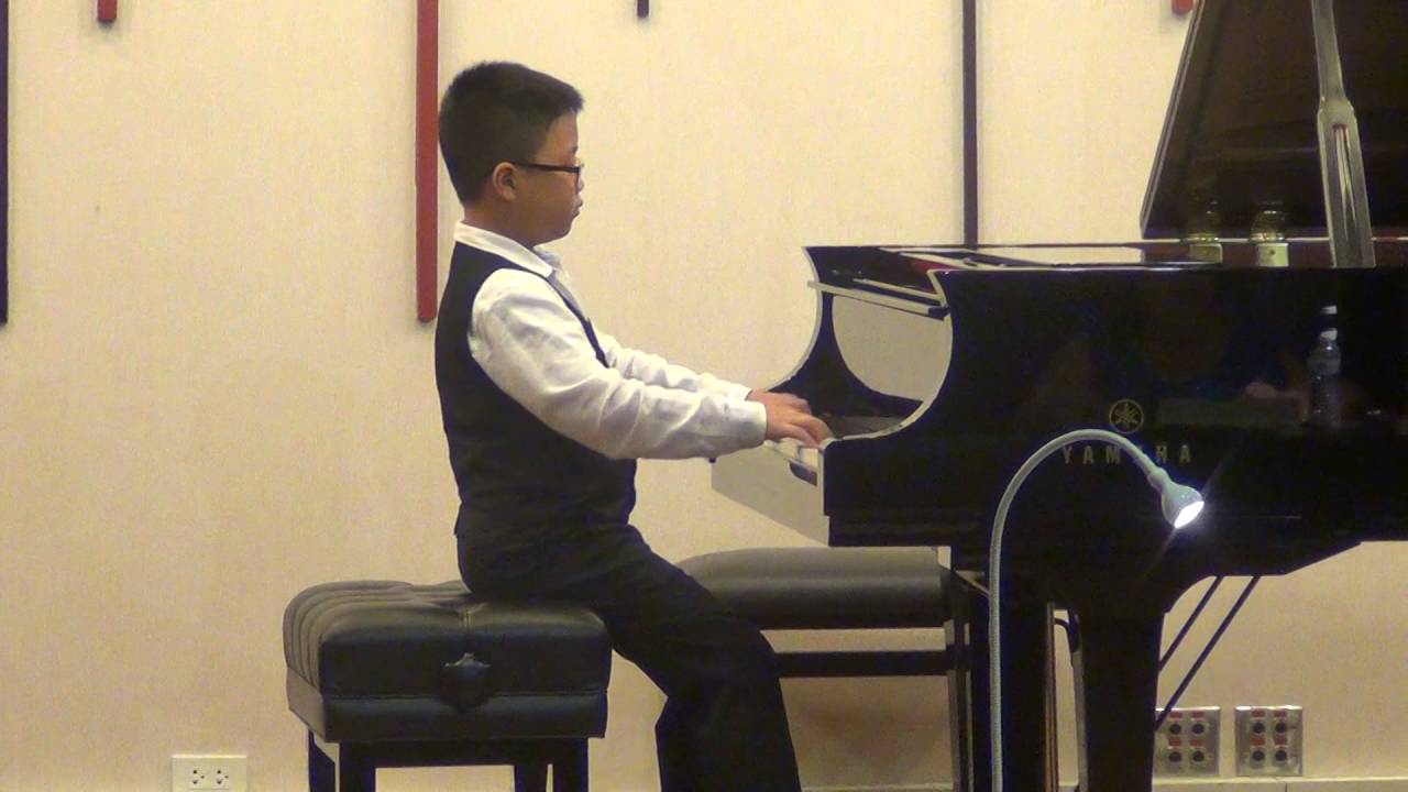 Sonatina Kuhlau Op.88 No.1 Mov 3 Nguyen Duc Kien (8 yrs)