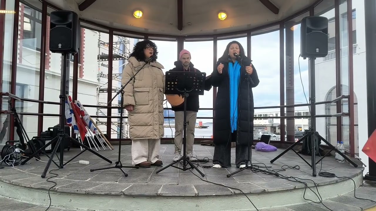 Saturday carols. Ålesund (Norway).