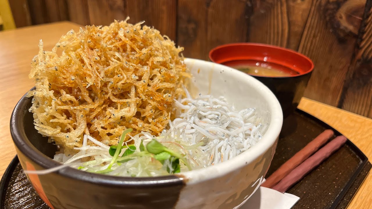 《Eating alone in Enoshima | べタナギ 炸吻仔魚丼》