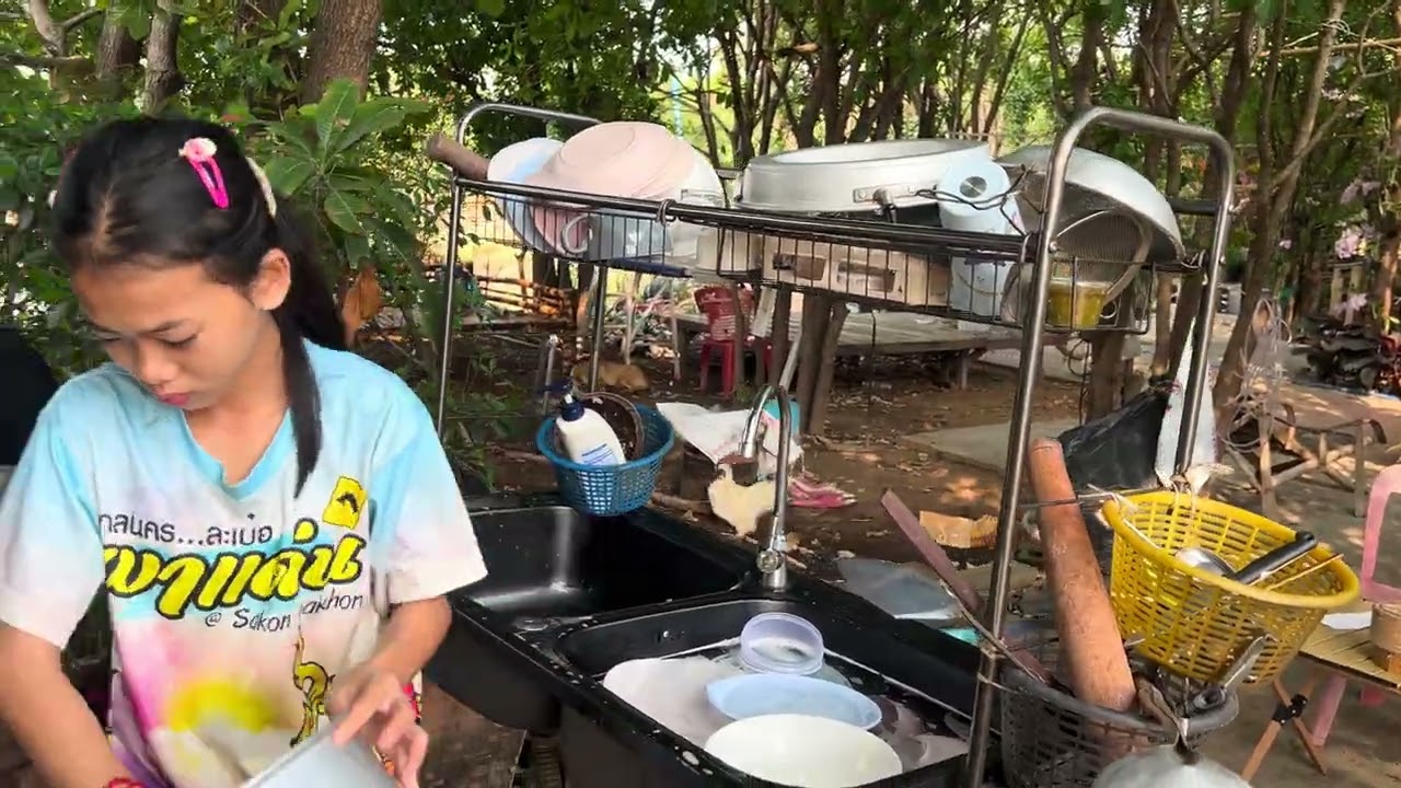 ยายกับหลานชอยเวียกยามเช้ายายอรุณตาสมหวังธิดาลาว