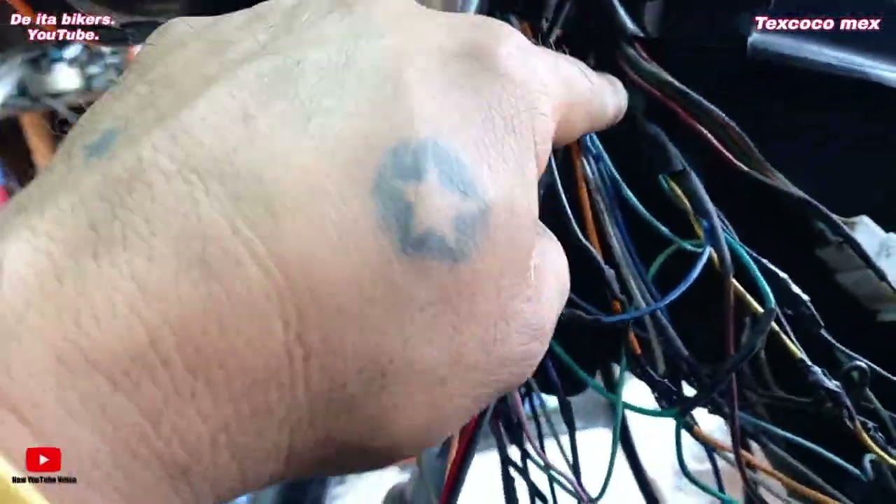 como instalar el claxon de la moto. líneas  y colores. ojo 👁 ojo....