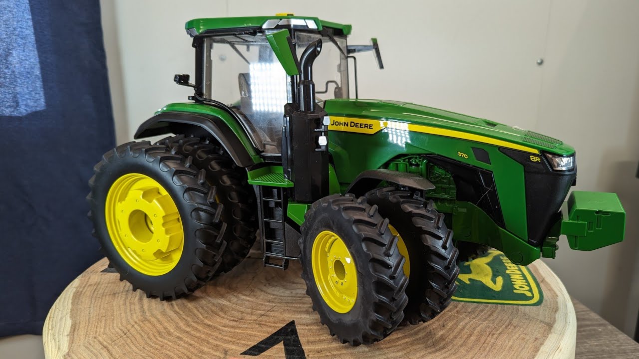 Ertl 1/16 John Deere 8R 370 - Prestige Collection!