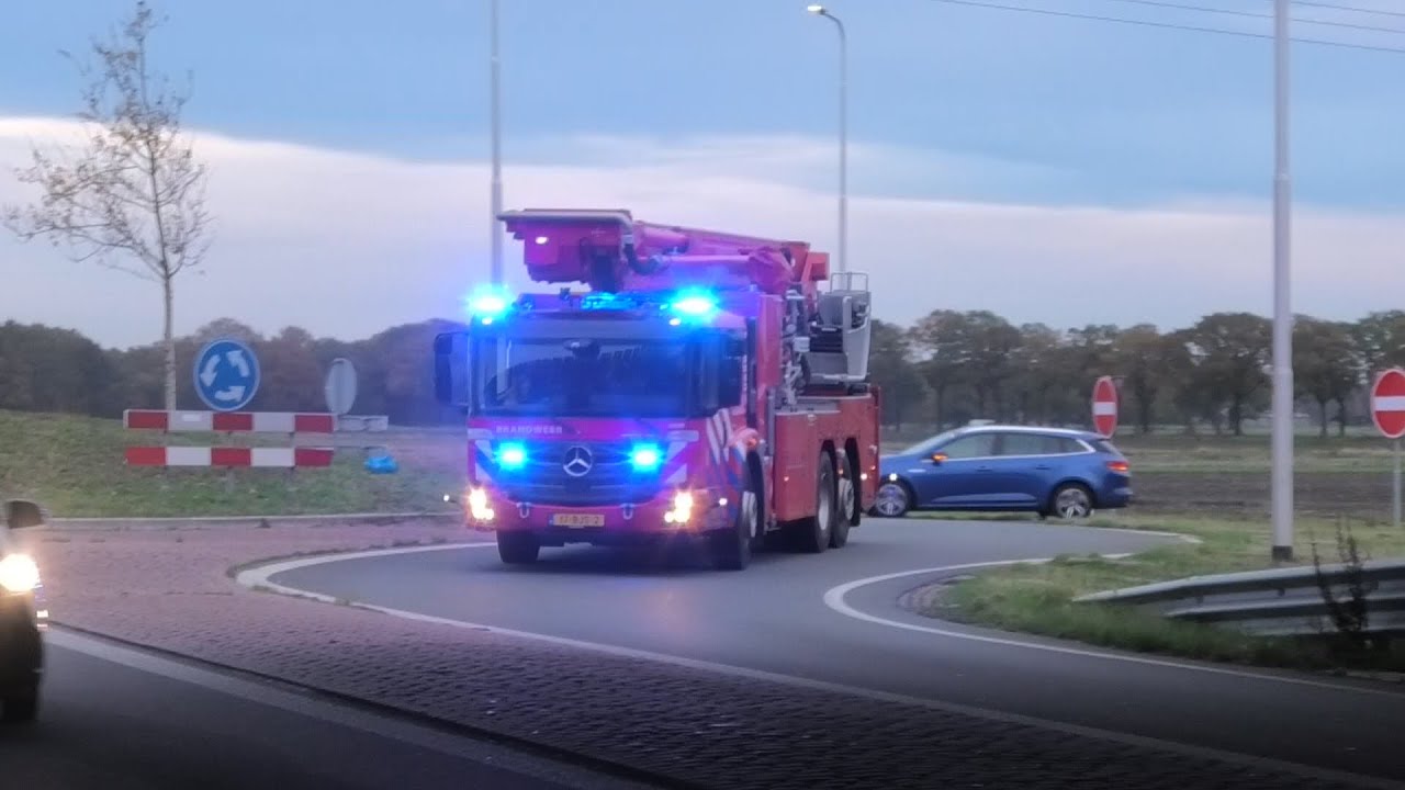 P1/A1 verschillende hulpdiensten door onderweg door Emmen