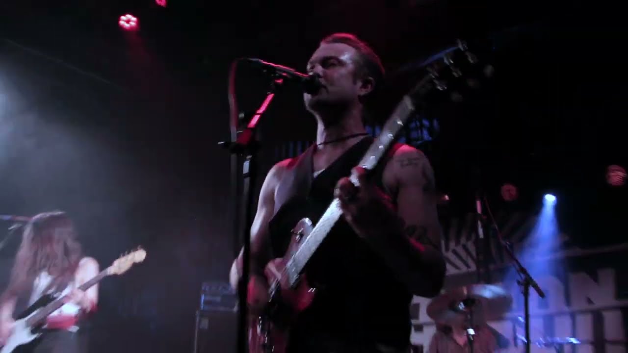Carson - Gimmie - live at Treibhaus