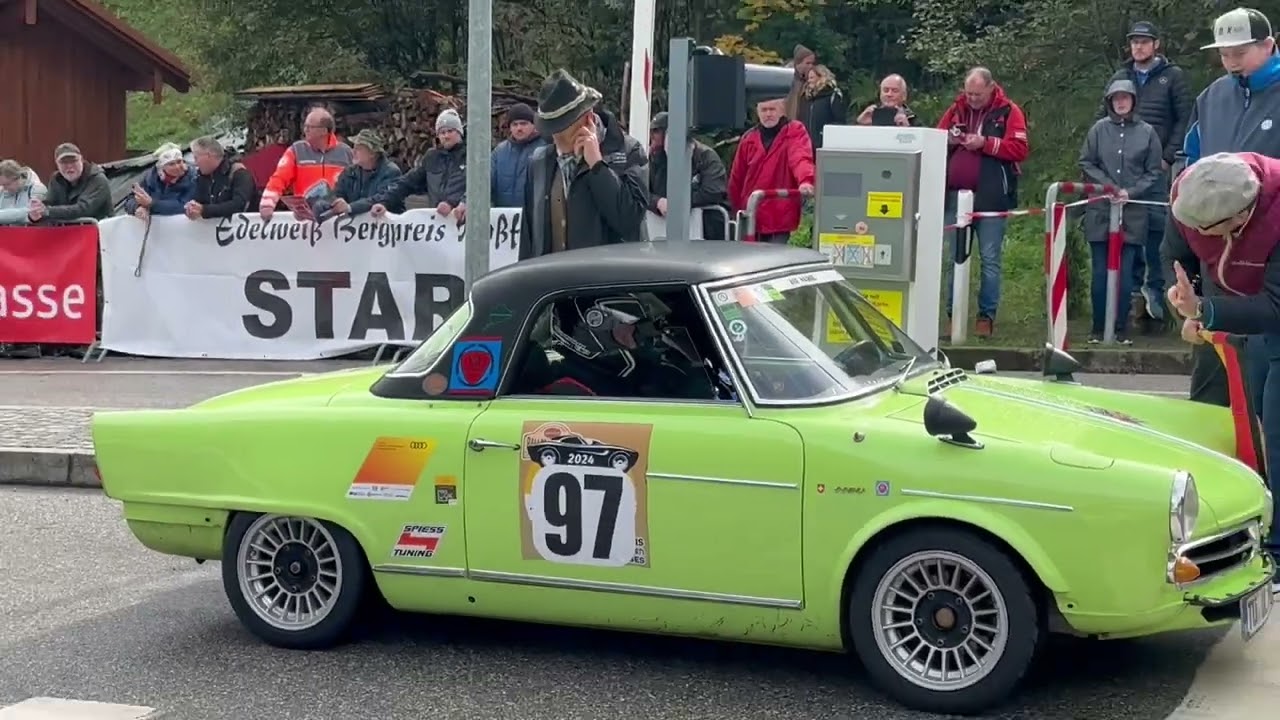 ROSSFELDRENNEN 2024 - Karin u. Uli Latus am Start mit ihrem NSU Wankel-Spider von 1967 (S. Spiess)