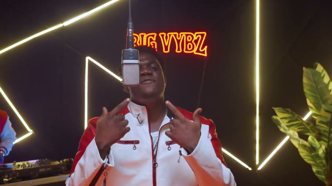 Maxee &ndash; Perfect Design (Live Big Vybz Session Performance)