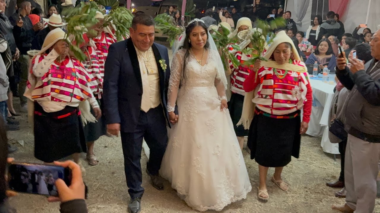 Boda de José Hernández del grupo soberano de tierra mixteca, tradiciones de Mixtepec y Ocotepec 