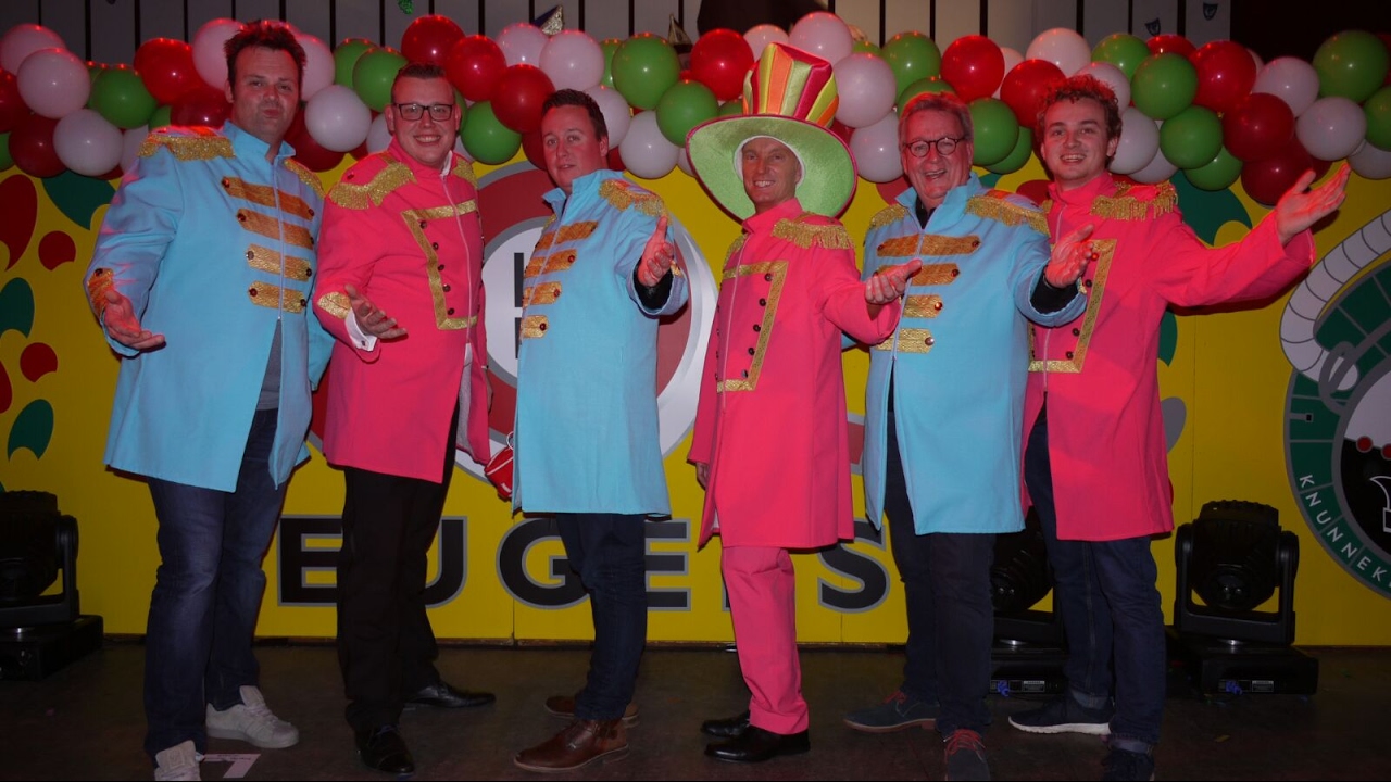 Finale-act Grolse Toppers (mmv o.a. Stefan Mondial) tijdens de Knunnekes Pronkzittingen 2017
