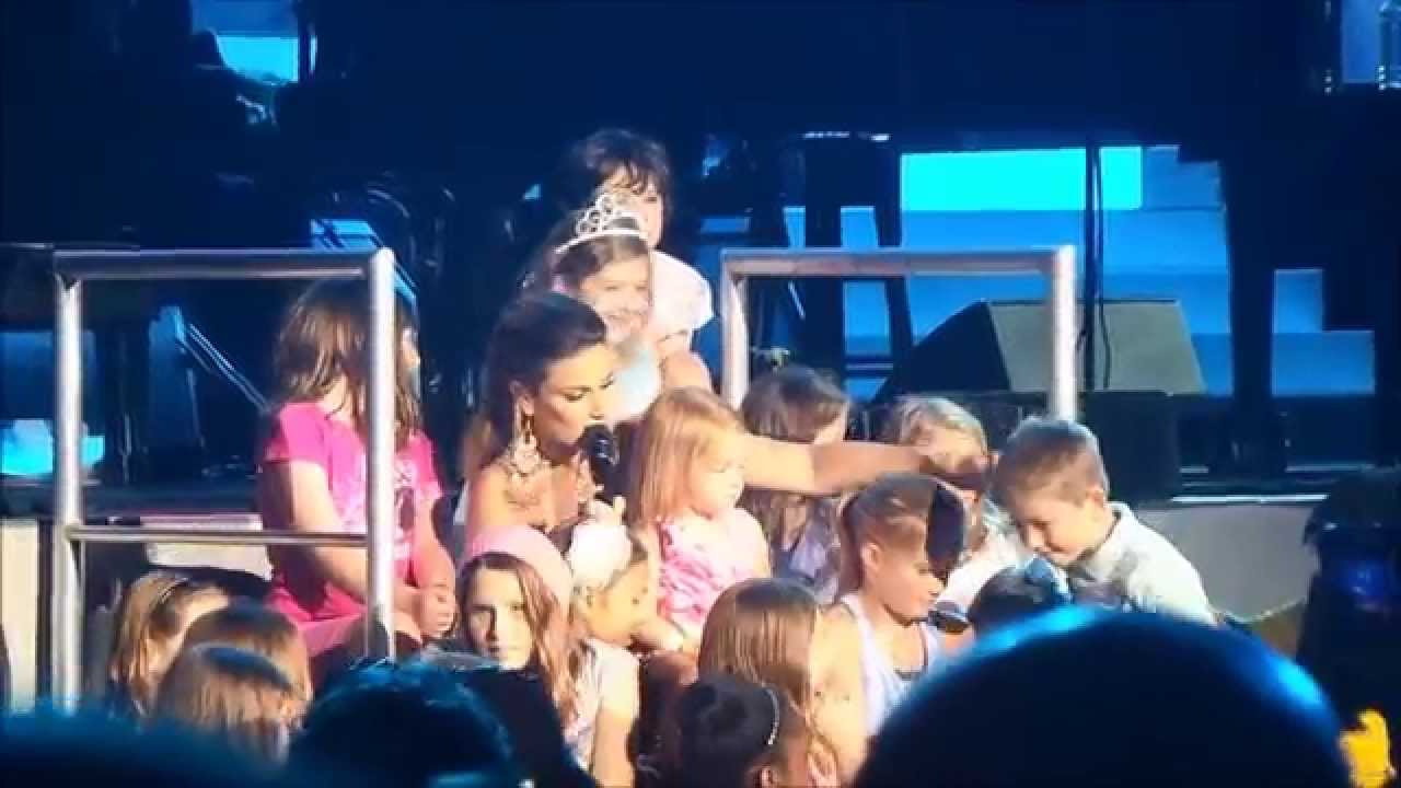 Idina & Kids -  Let It Go