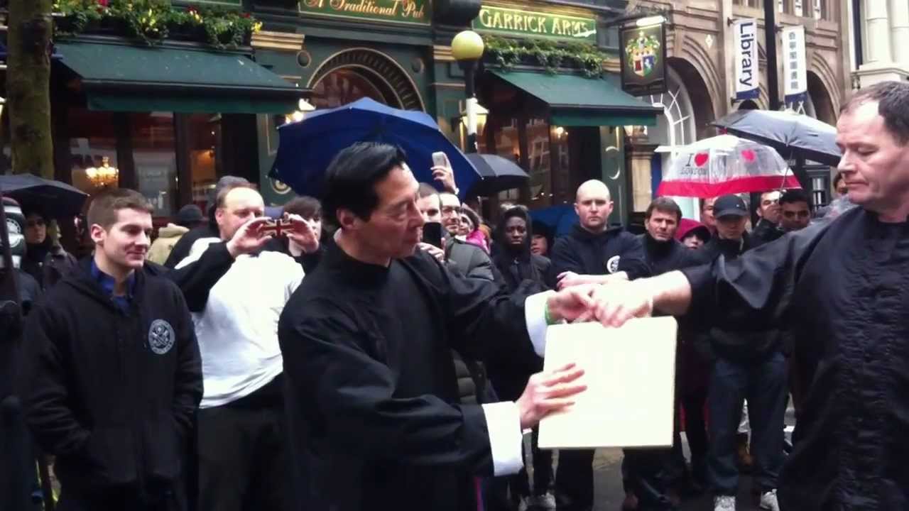 Sifu stephen dyde shows grandmaster samuel kwok how it done