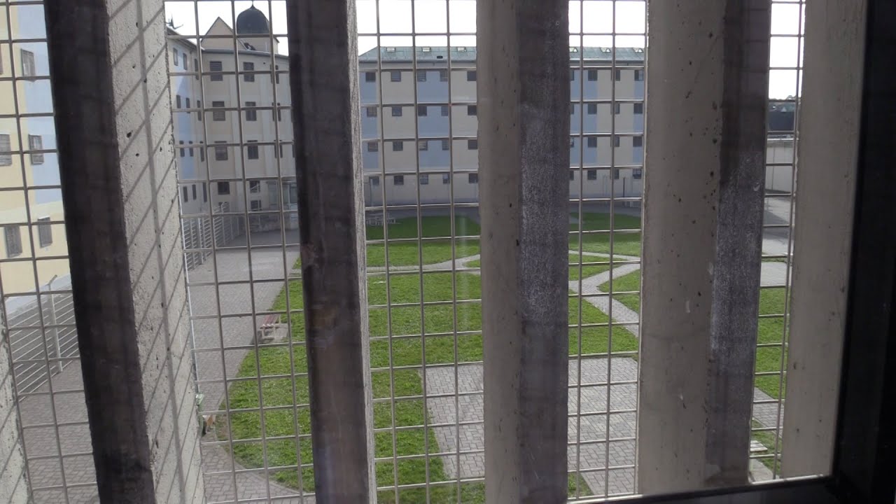 Arbeiten hinter Gittern: Lebenslang Vollzugbeamter in der JVA Diez