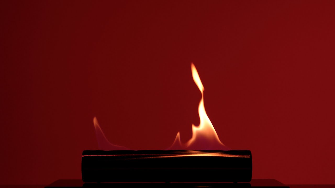 Romantic Red Fireplace in 8K – Silent Visual Ambience with Cozy Flames for Peaceful Evenings