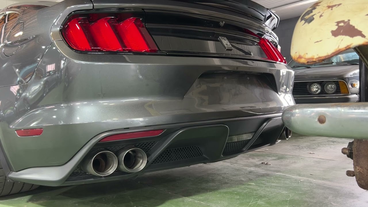2018 Ford Shelby Gt350 cold start and exhaust 