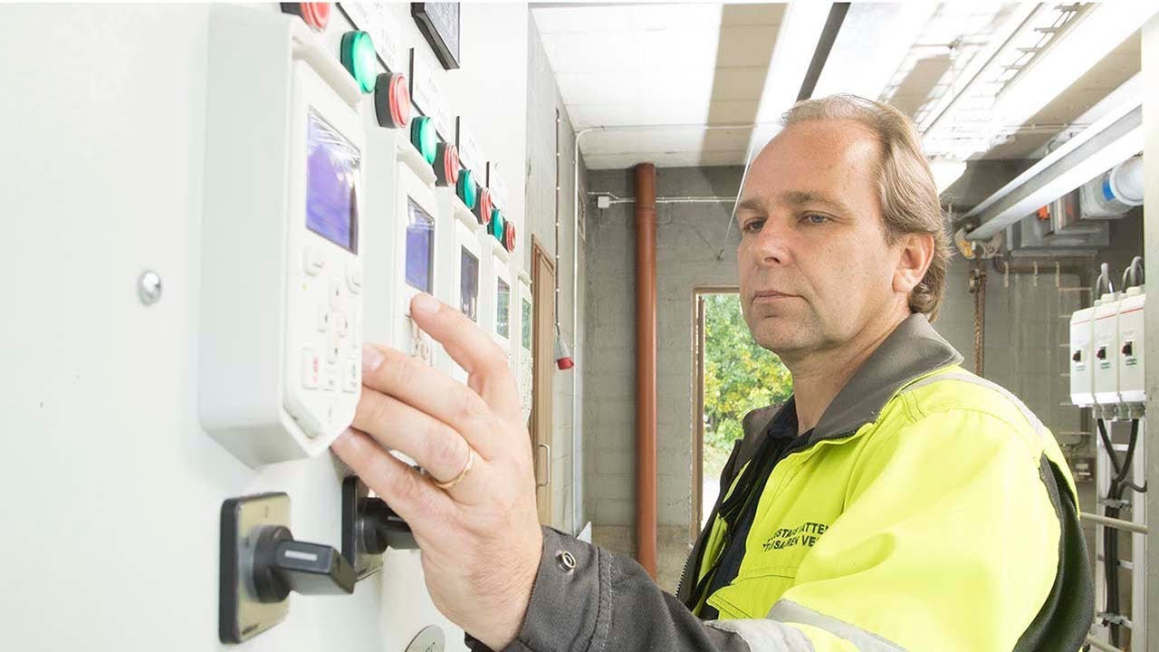Securing wastewater flow in a critical pump station with ABB’s ACQ580 VSD