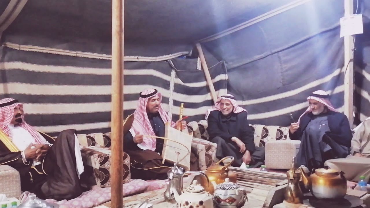 الشاعر وعازف الر بابة محمد ابو عكاش الشمري شرفنا  في مجلس عنزة