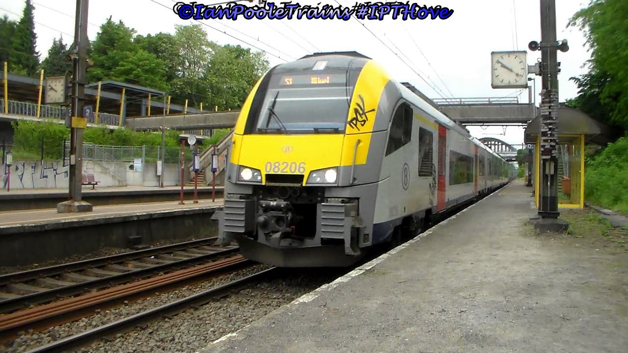 Season 8, Episode 256 - Trains at Hove station/Treinen in het station van Hove