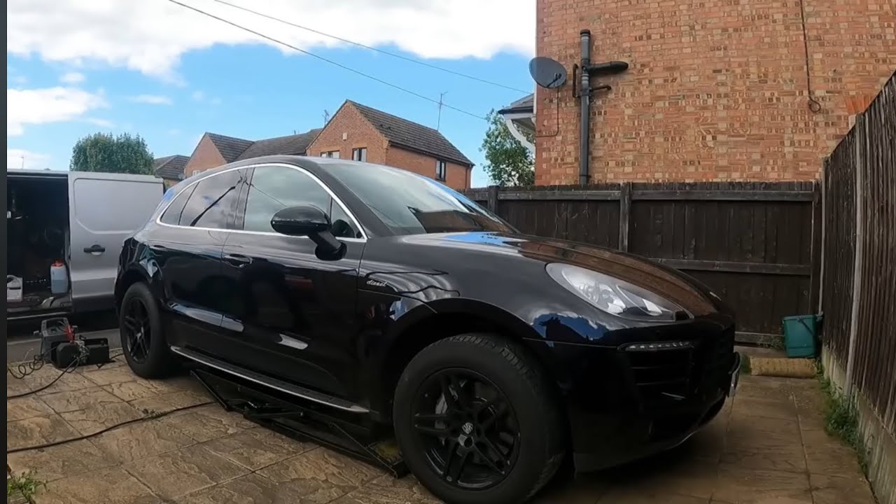 2017 Porsche Macan S V6 3.0L Diesel. Suspension Arms (Front and Rear) & Major Service