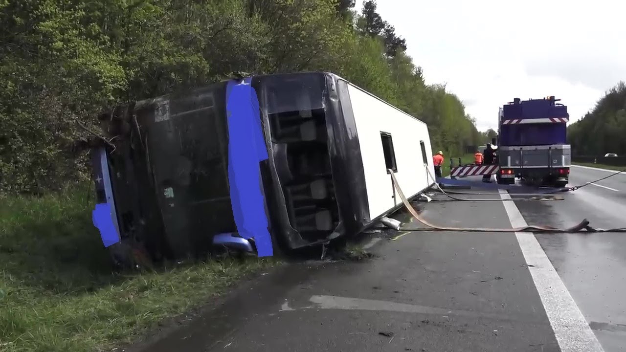 Reisebus mit 68 Schülern umgekippt - 28 Verletzte auf A45 Höhe Wenden am 21.04.24 + O-Ton