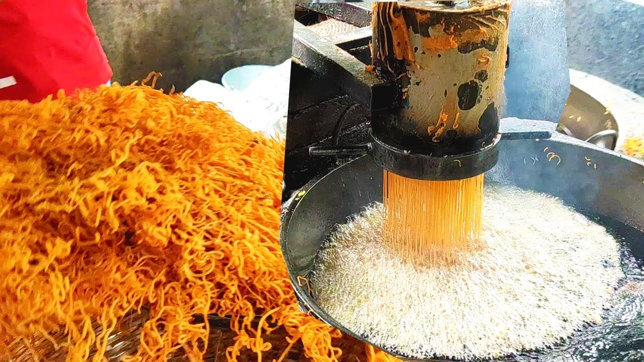 How to Make Tasty Jhal Chanachur | Jhal Chanachur Making Machine | Grameen Street Food.