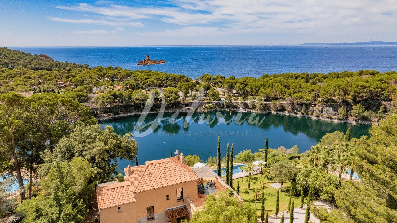 Villa Belle Époque avec vue mer et piscine sur la Côte d'Azur, à Saint-Raphaël / Le Dramont.