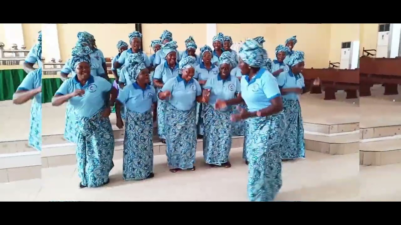 Coro da Organização de Mulheres da IMU Monte Sinai - Luanda