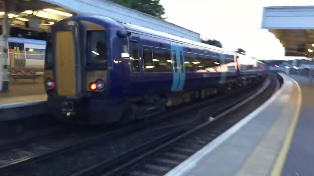 Southeastern 377 520 passes Selhurst