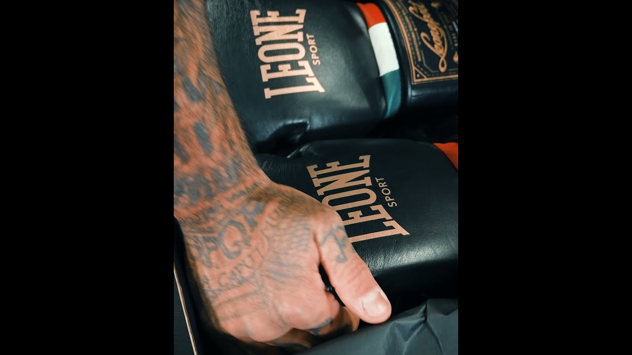 ALESSIO SAKARA unboxing Orlando boxing gloves by Leone Sport - PART 1