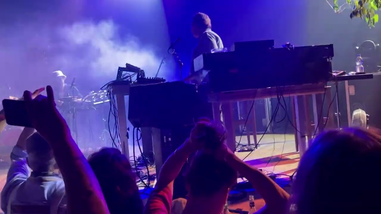 Erobique live am 5.10.2024 in Köln- Mülheim: Das längste Intro zu „Easy Mobeasy“😊👍ever heard