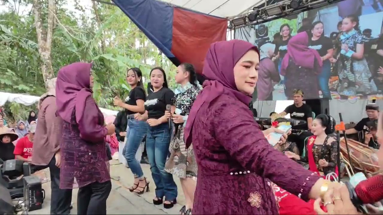 D'SYAFA - Bongan voc: Evi Wilantika