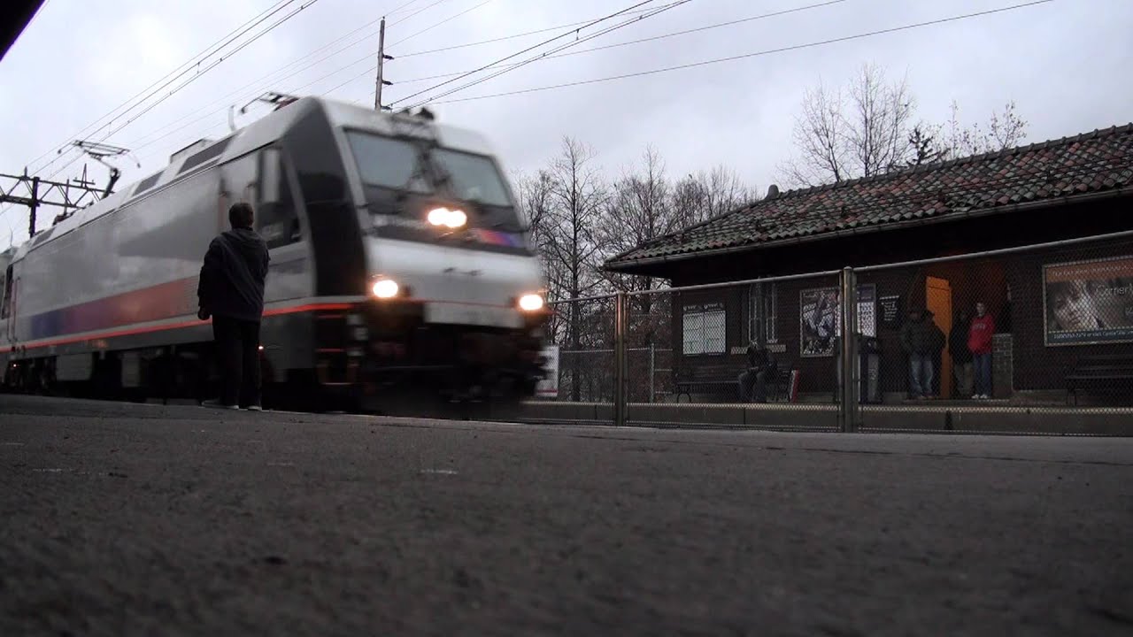 NJT ALP46 #4664 Deadheading Through Morris Plains 11-23-11
