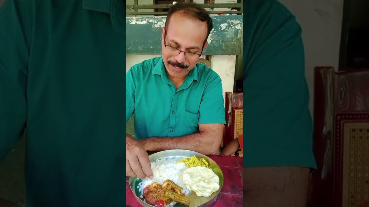 പച്ച ചെമ്മീനും മുരിങ്ങക്കായും കൂടി ഒരു കറിയും നാട്ടിലെ തെയ്യവും 