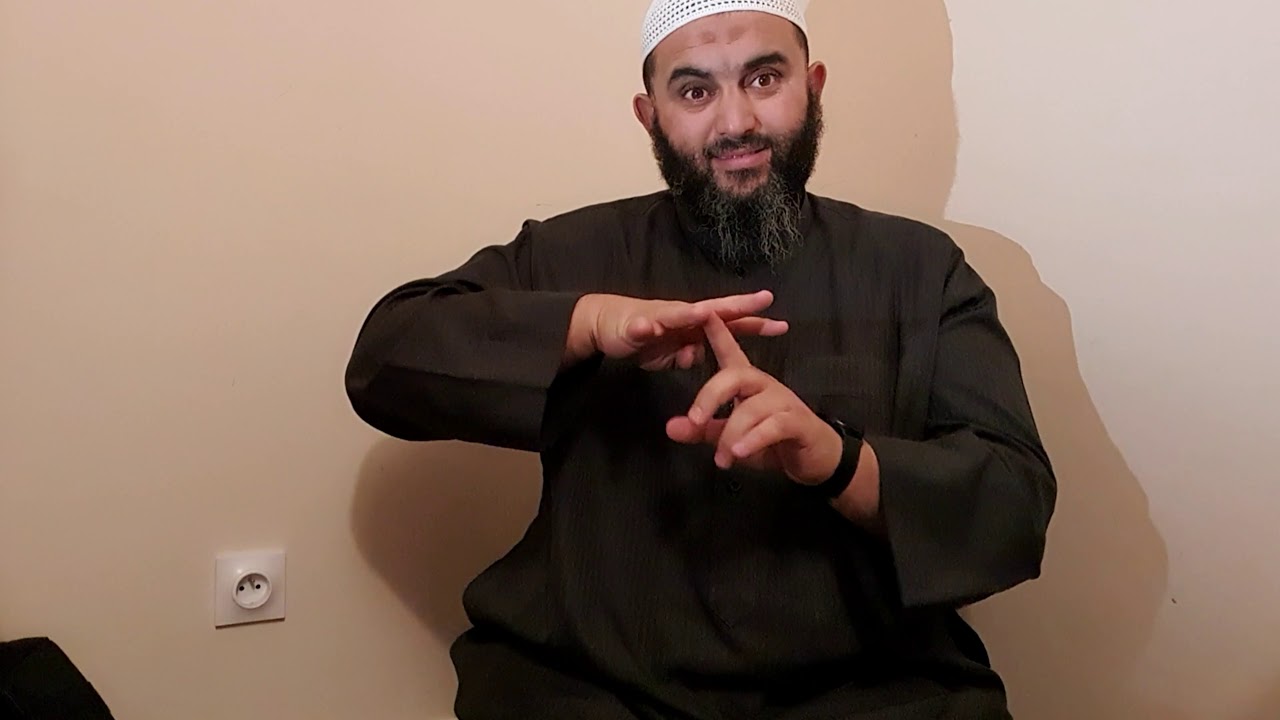 كيفية التشهد الأول و الأخير في الصلاة بلغة الإشارة. الداعية و المترجم لصم عزالدين كوت