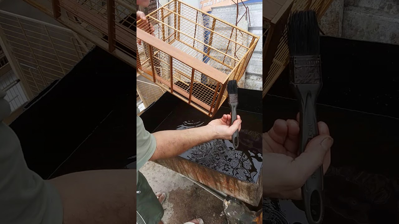 Passando verniz nas gaiolas