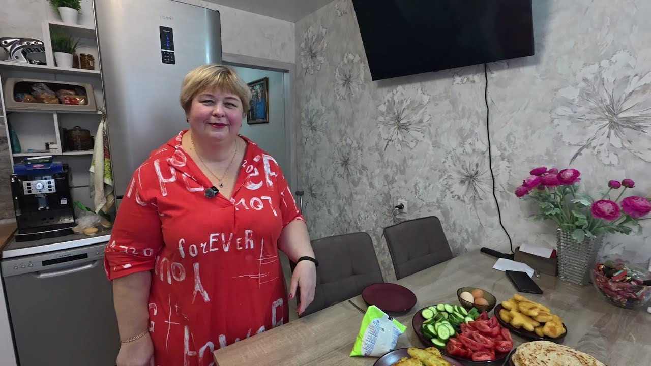 Закупаем пернатым еду. Обзор наших покупок. Жарим новые котлетки и катламу.