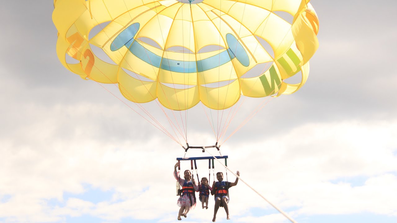 Parasailing in Cancun With My Husband & Daughter | Unforgettable Caribbean Views! 🌊