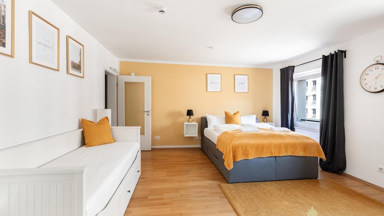 Pineapple Apartments Studio-Apartment am Zwinger | Dresden, Germany | Hotel Review 🛏️