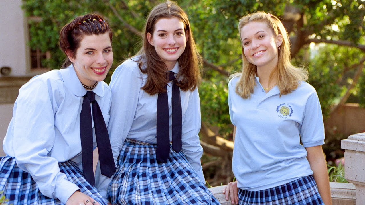 بنت بتتعرض للتنمر علشان مش بتعرف تتكلم !ملخص(Princess Diaries part2)👽