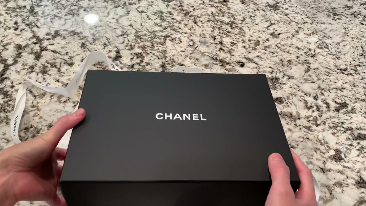 Chanel Unboxing - 21A Vanity Case With Top Handle