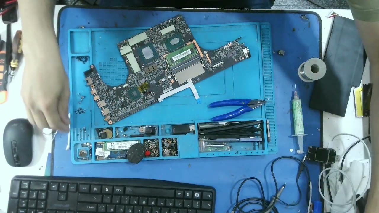 ✨Comment r&eacute;parer un port endommag&eacute; ? 🌟 Guide complet pour MSI MS-16W1 🔌