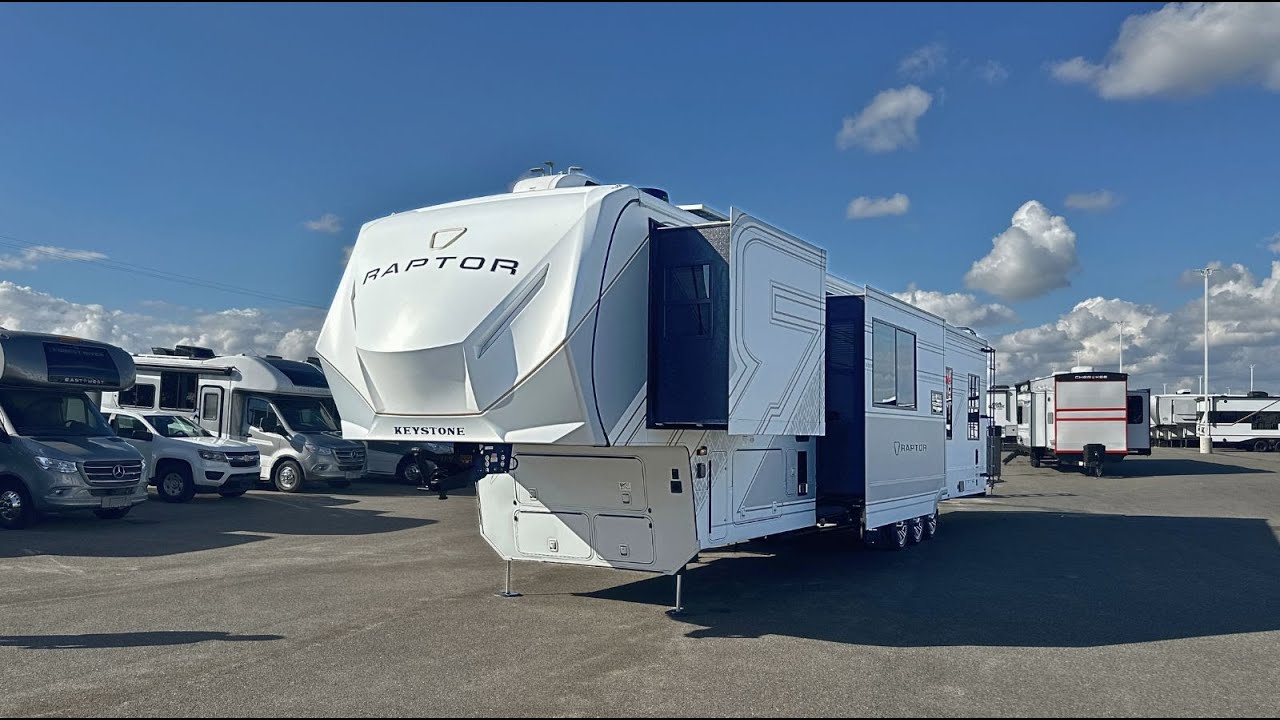 Этот Raptor сочетает в себе все: роскошную жизнь, огромный гараж и 2 полноценные ванные комнаты!