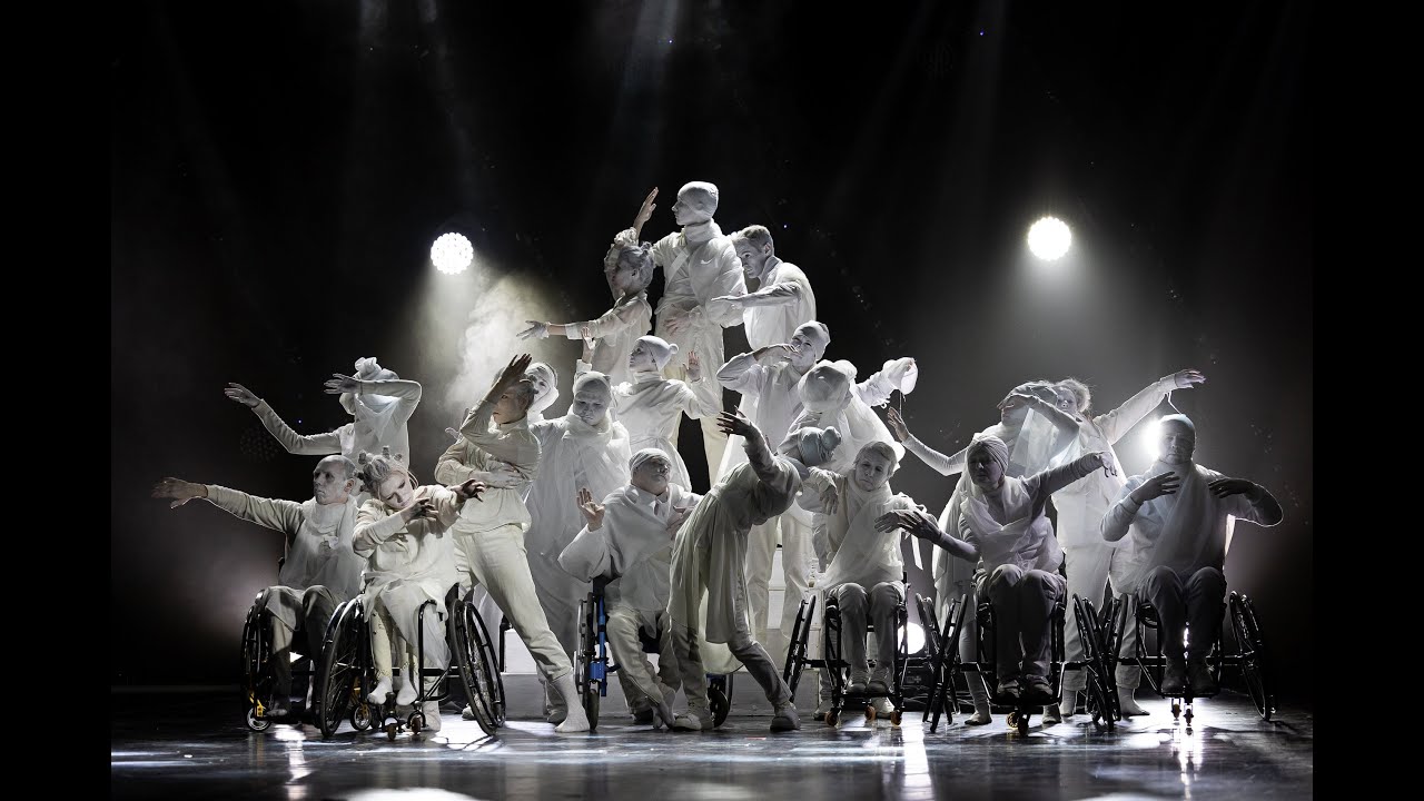 Танцевальный перформанс «Необыкновенные люди». Постановка Александра Тронова