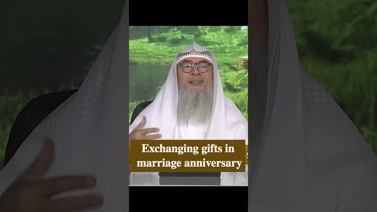 Exchanging gifts in marriage anniversary #AssimAlHakeem  #Reels #Shorts #hudatv