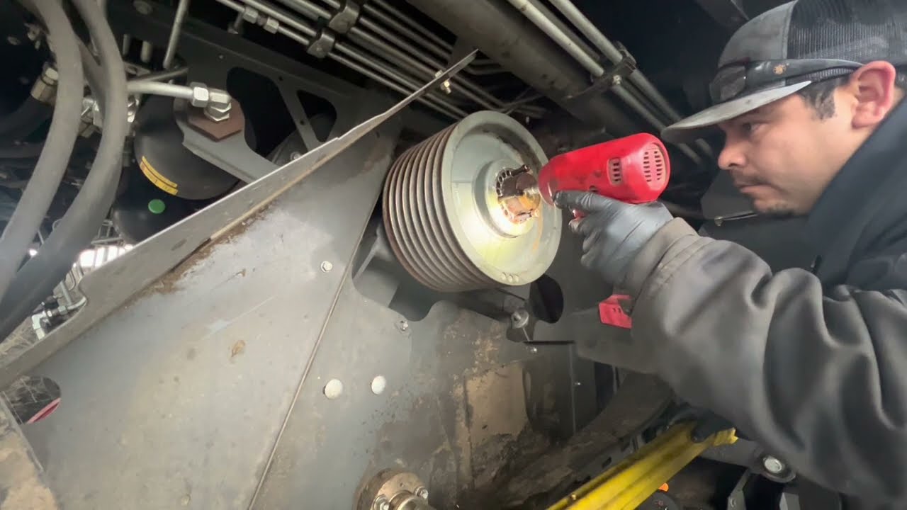 Replacing blower bearing on claas 990 🚜