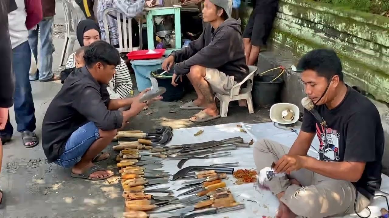 Pasar Kliwon Muntilan Pasar Loak Klithikan Terlengkap Lokasi Komplek Terminal Bus Muntilan Magelang