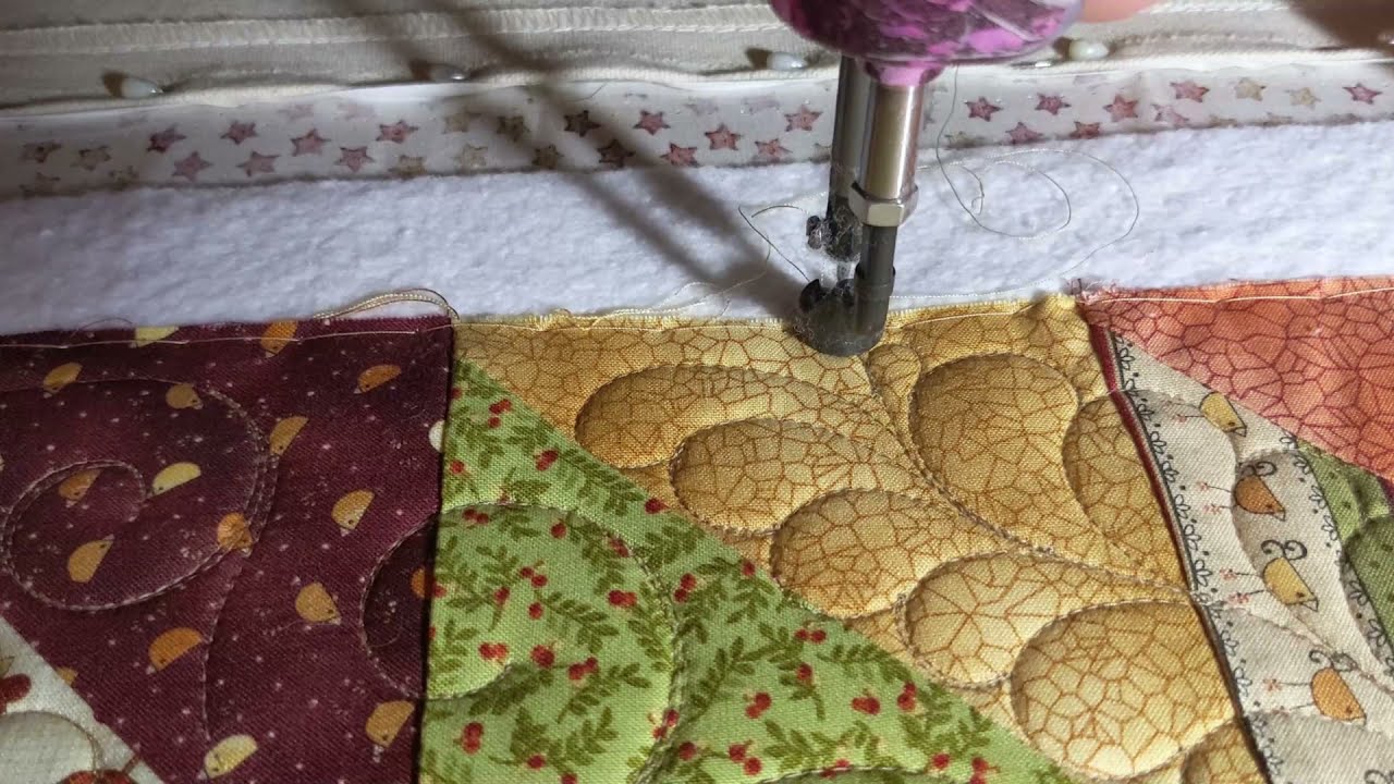 Feathers and Curls Runner Free Motion Longarm Quilting Longarm Quilter Custom quilting