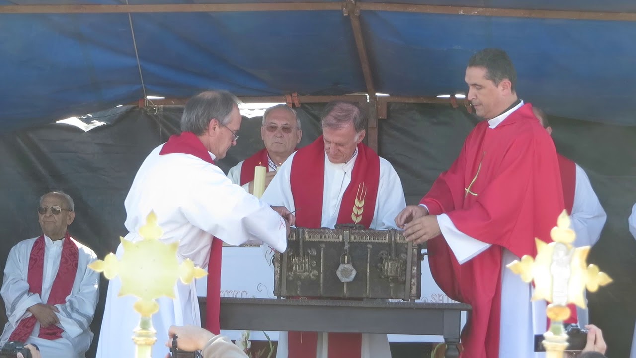 Apertura del Arca con los restos de San Vitores en Fresno de Rio tiron Burgos