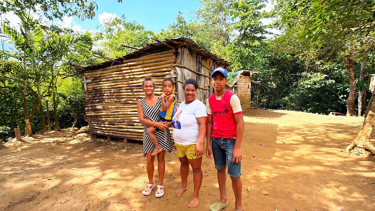ASÍ VIVE ESTA FAMILIA EN EL CAMPO DEL CAPAZ JASICA ABAJO PUERTO PLATA 