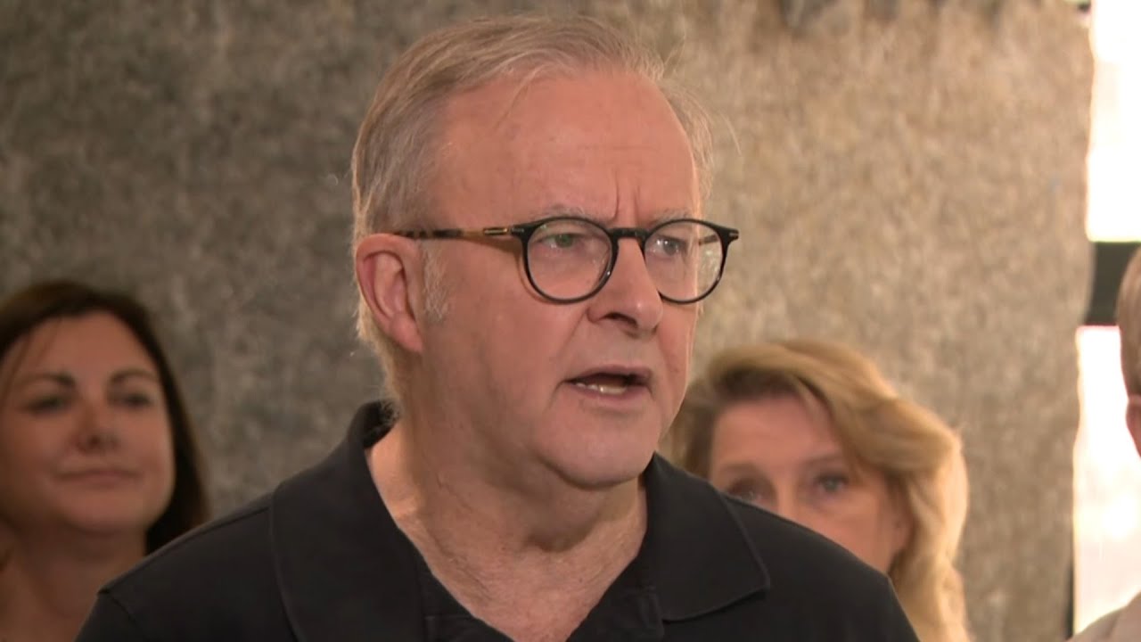 Anthony Albanese announces fire recovery support package for Victoria