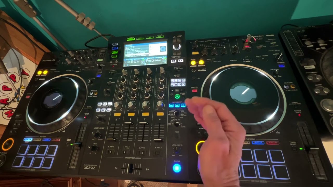 COMPLETE BEGINNER DJ LESSONS VIDEO 11 HOW AND WHY YOU USE THE JOG WHEEL